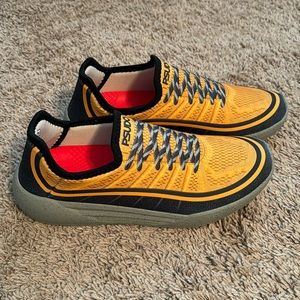 Never worn super fun easy slip on walking shoes! You don’t want to pass these up